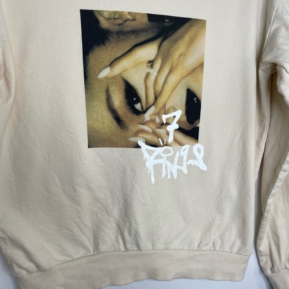 ARIANA Grande cream graphic crewneck sweatshirt - Picture 2 of 7